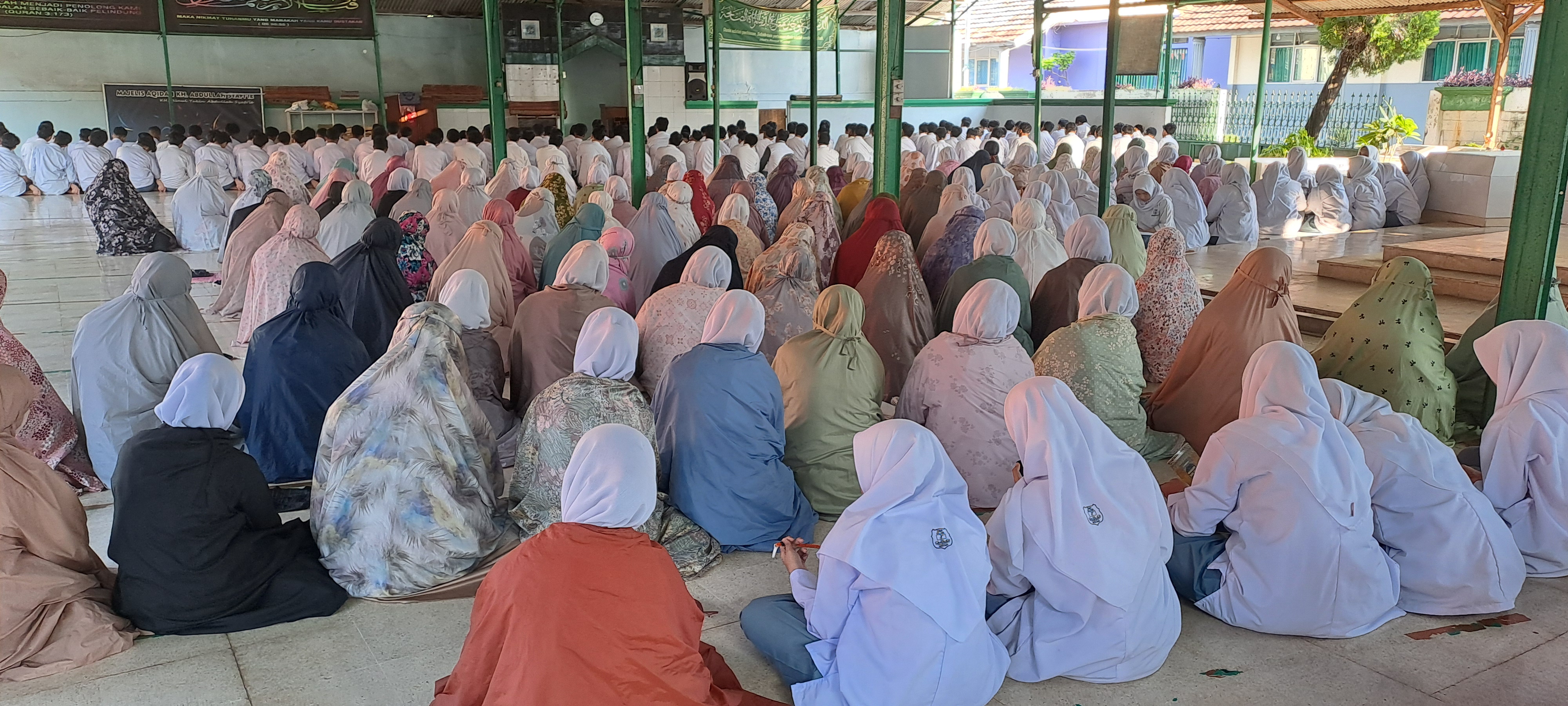 Siswa SMA Belajar